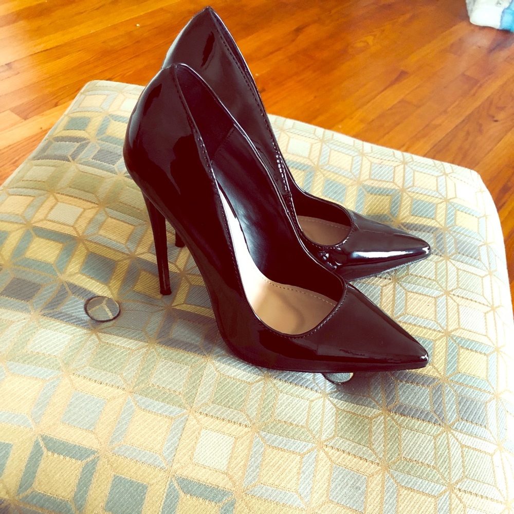 Black patent leather pumps